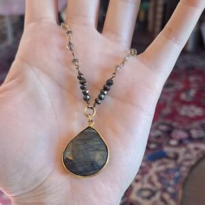 Elegant Gold and Black Pendant Necklace